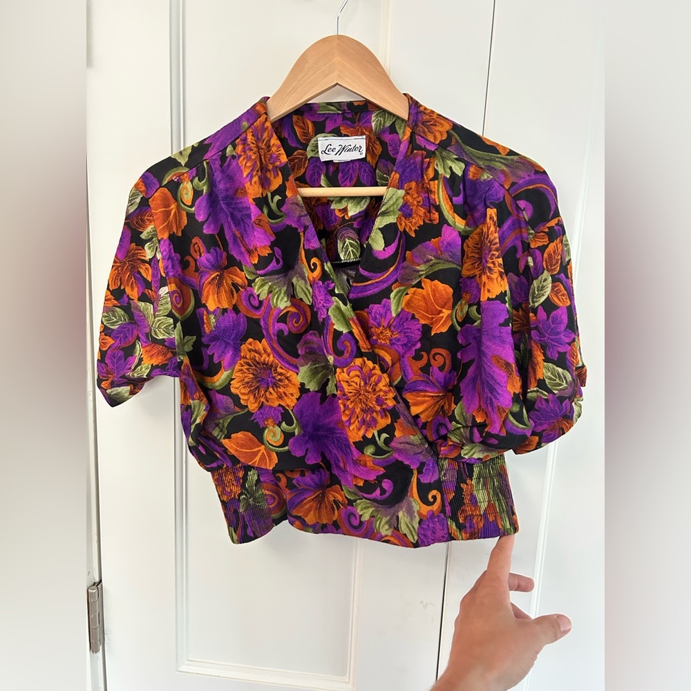 Womens Small Lee Winter Top Floral Themed New Condition True to Size Vintage